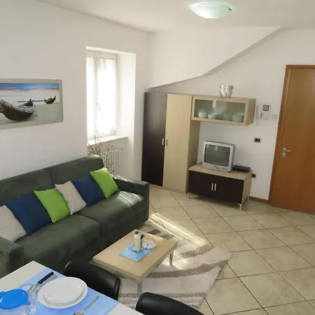 Apartment Mit 2 Schlafzimmern Und Balkon Bv2 *