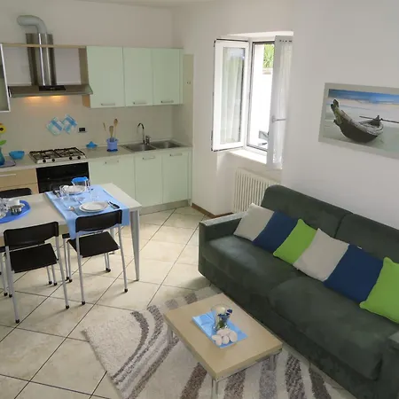 Apartment Mit 2 Schlafzimmern Und Balkon Bv2 *